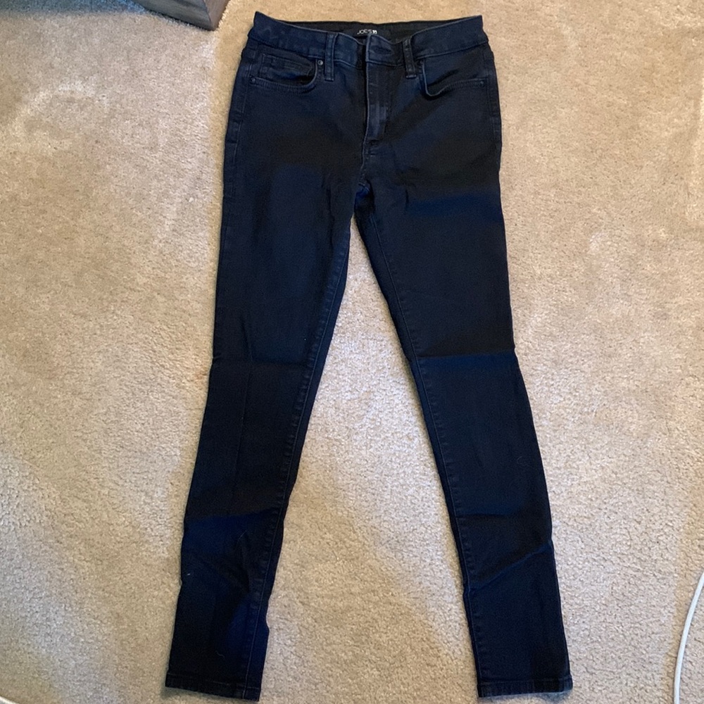 Black skinny slightly cropped jeans